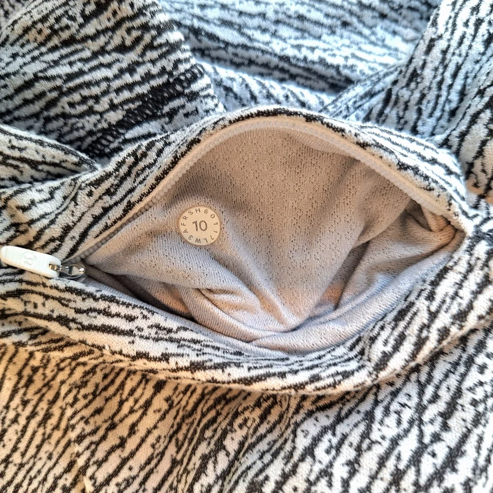 Lululemon Squad Goals Hoodie Lightweight White Gray Pullover Shirt Size 10